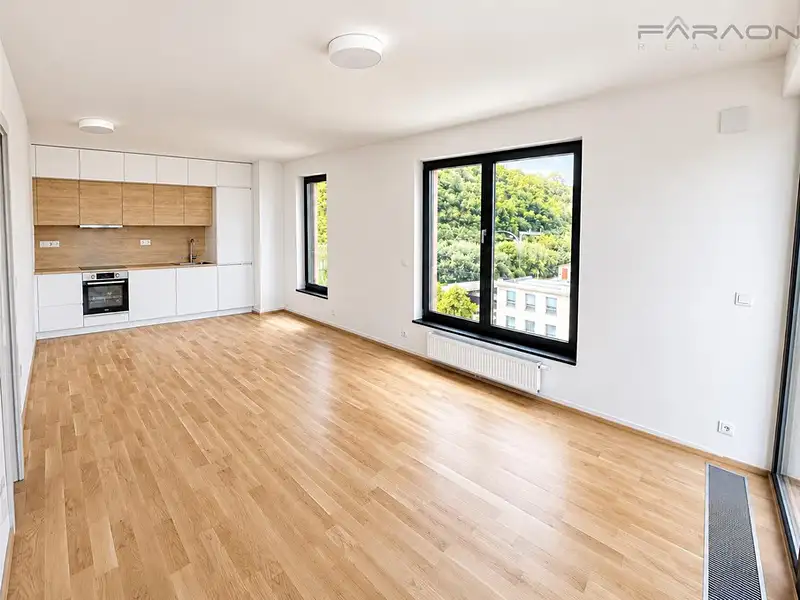 Pronájem bytu 2+kk, 55 m², Praha 8, Praha